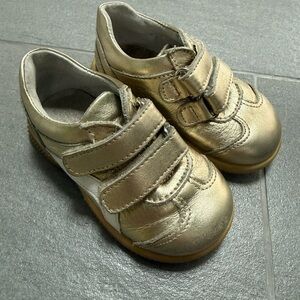 Little Eric Kids Metallic Gold Hook-and-Loop Sneakers
